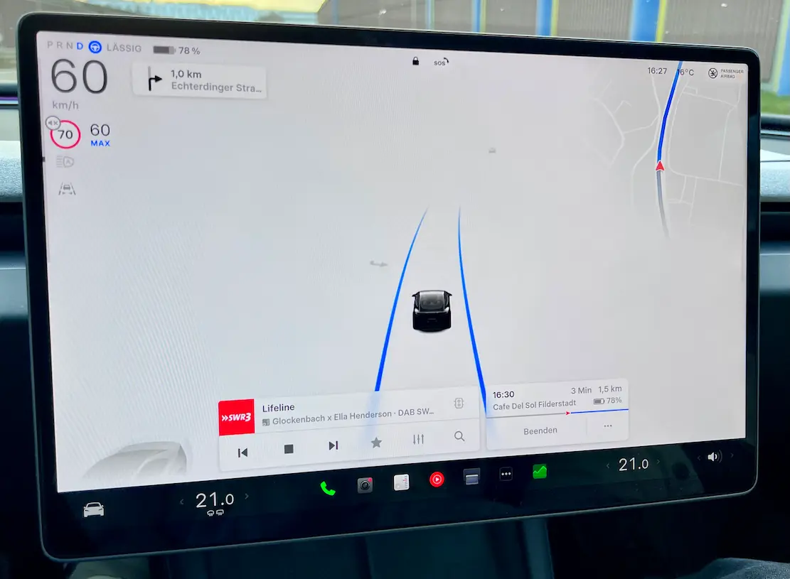 Tesla Innenraum mit EAP oder FSD Test